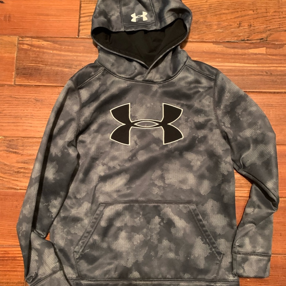 Under Armour Youth Hoodie. Size YM. Excellent Used Condition.